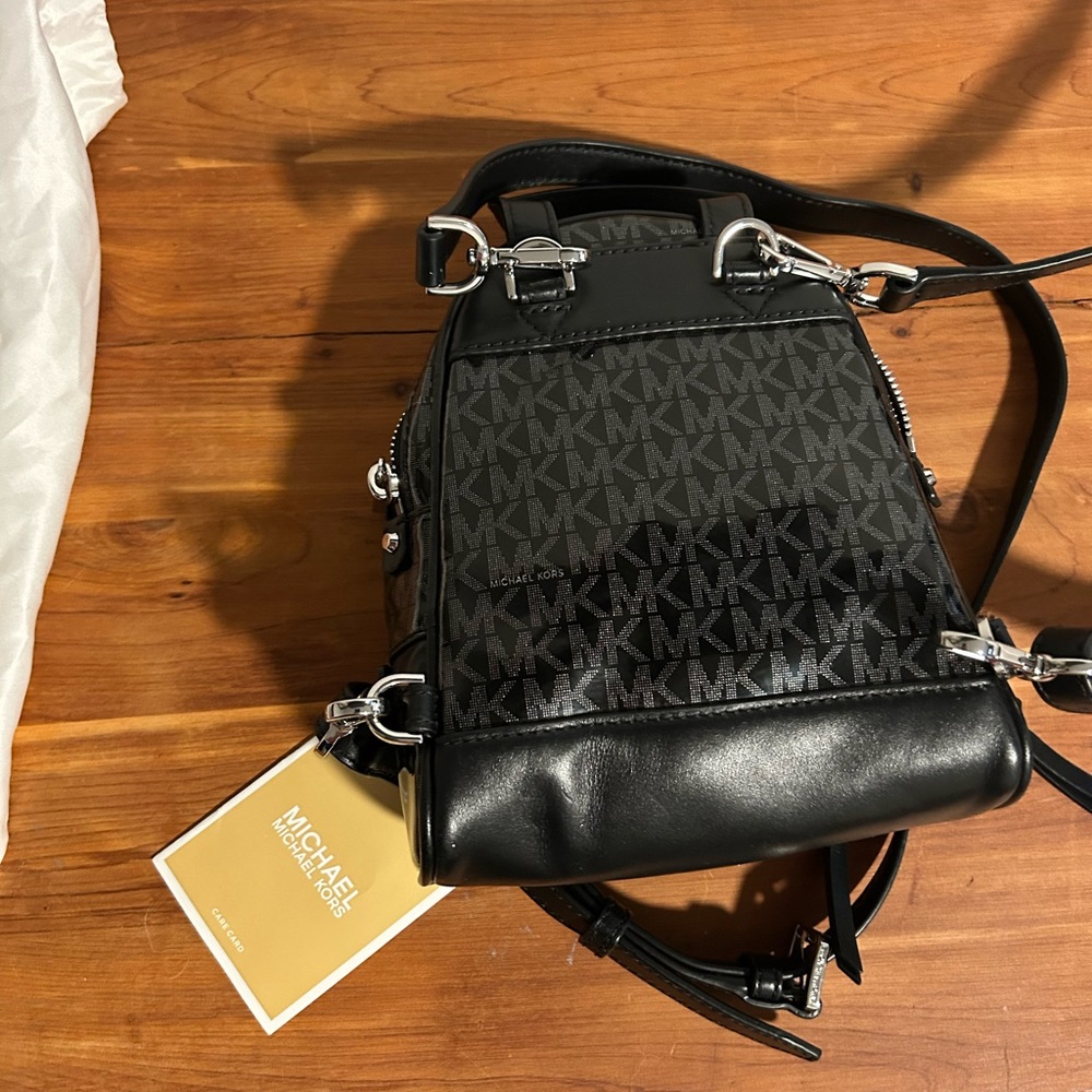 Michael kors small backpack purse - Picture 3 of 8